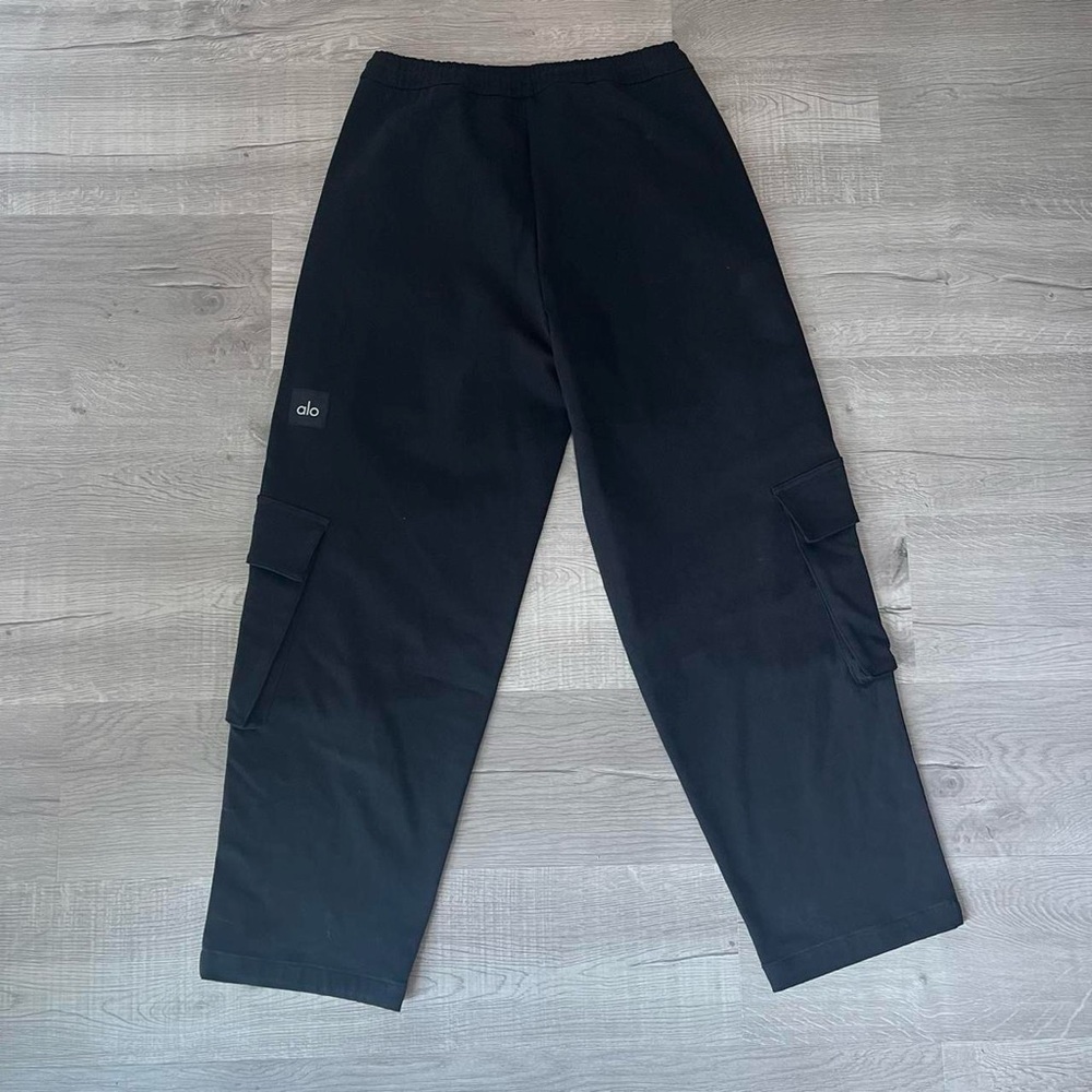 ALO Yoga Black Cargo Pants with Elastic Waistband